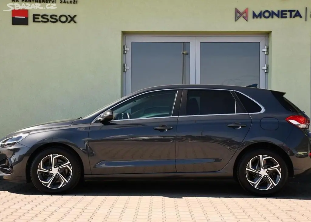 Hyundai i30 1,0T-GDi FAMILY SMART DCT ČR 88 kw - fotka 2