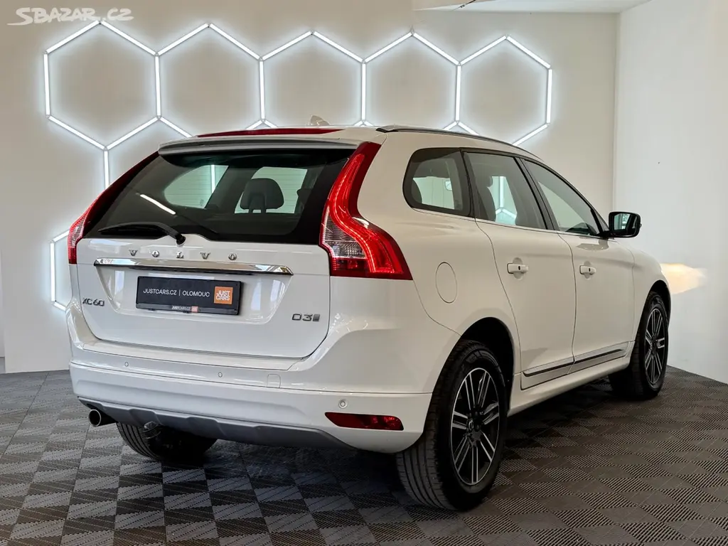 Volvo XC60, D3 110 kW SUMMUM/MANUÁL/SERV.K - fotka 5