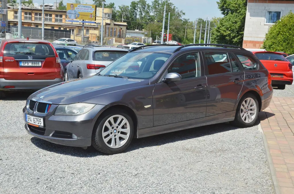 BMW Řada 3, 318i 105kW Touring / TAŽNÉ - fotka 3