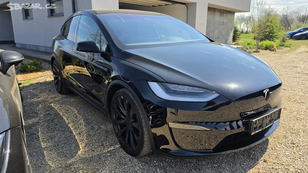 Tesla Model X, Plaid - Tažné 2 250 kg