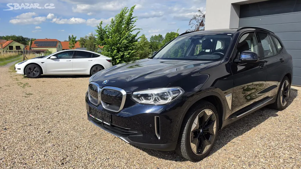 BMW iX3, 210 kW, head-up display - fotka 3