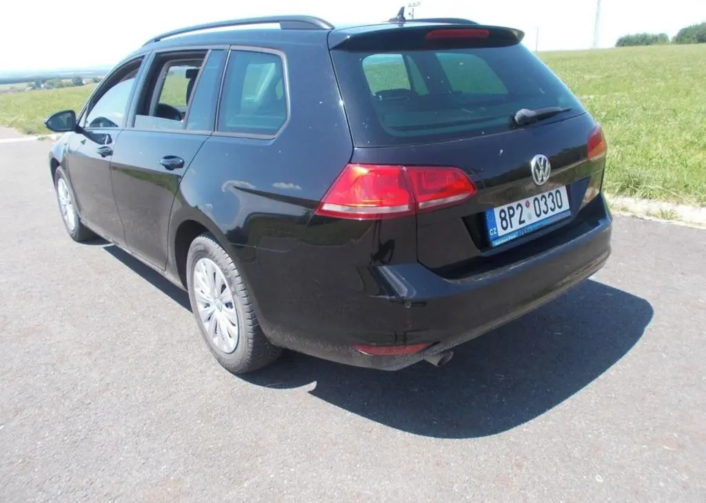 Volkswagen Golf 1,6 TDI 81KW nafta manuální - fotka 3