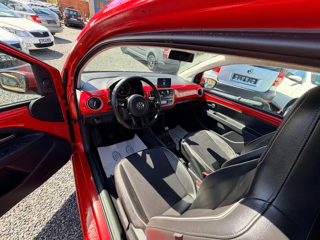 Vw UP. Top výbava, malé úsporné vozidlo, 1.0 - fotka 5