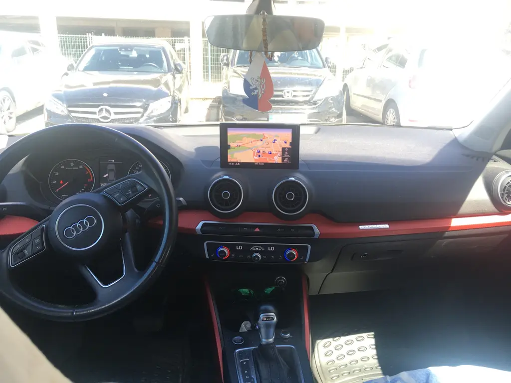 Audi Q2,2019,100tis km,140kw,4x4,tažné - fotka 5