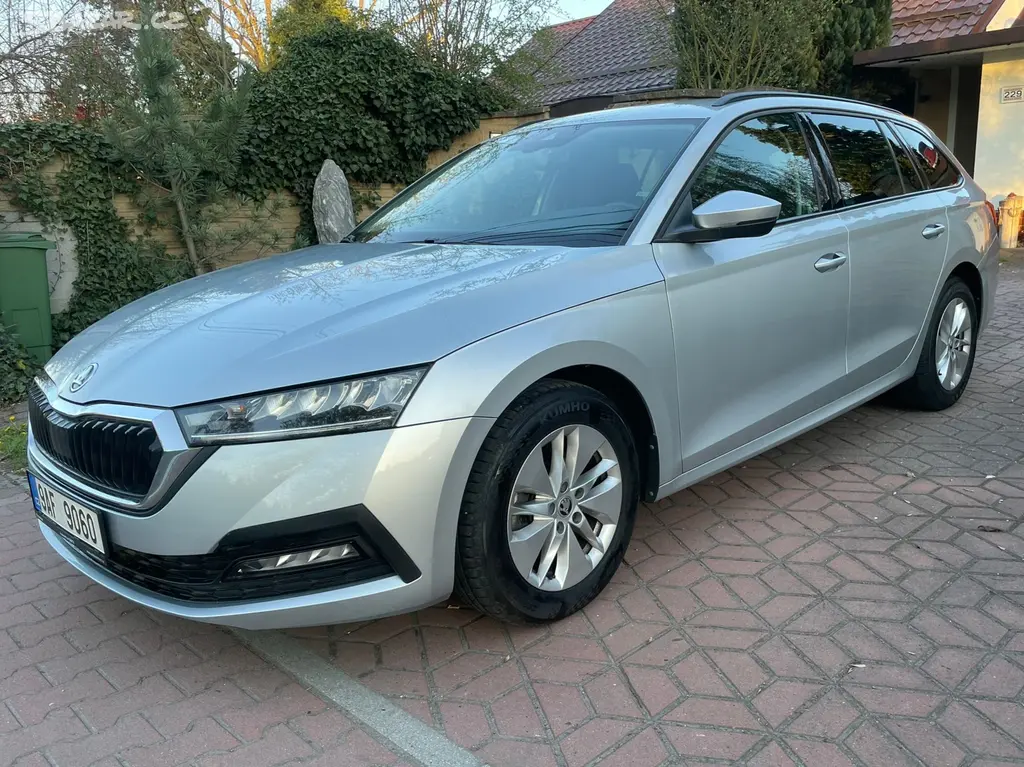 Škoda Octavia 1.5TSi 1.MAJ ČR NEBOUR. ZÁRUKA