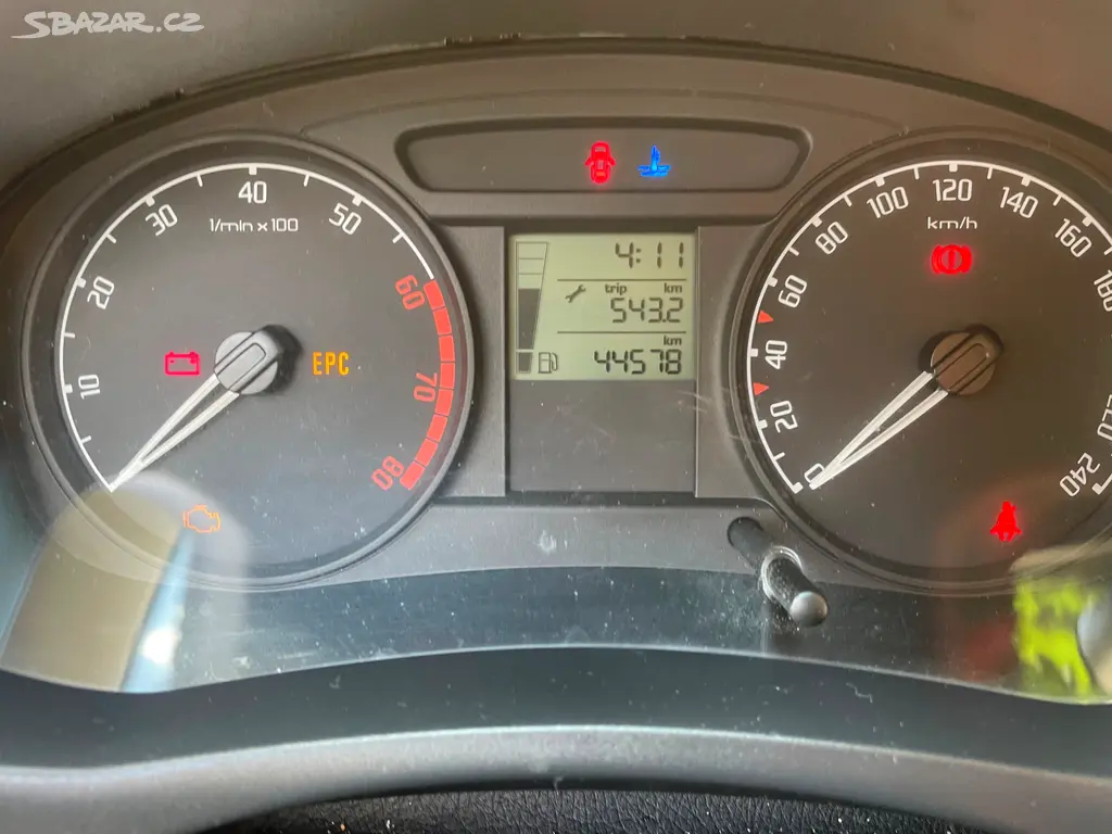 Škoda Fabia 1,2 HTP 51 kw rok nájezd 44500km - fotka 2