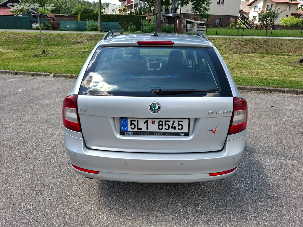 Škoda Octavia Combi - fotka 4