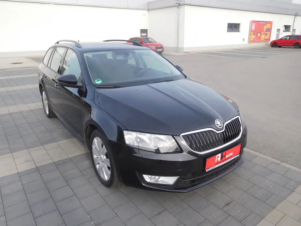 Škoda Octavia Combi 2.0TDi Elegance, 110 kW, Navi - fotka 2