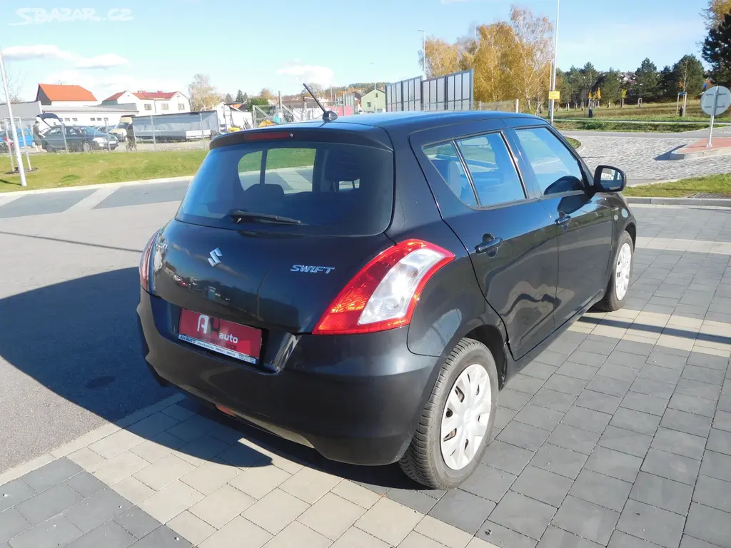 Suzuki Swift 1.2i Sport, 66 kW, Klima - fotka 3