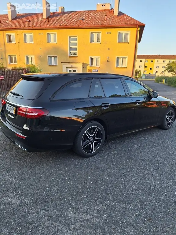 Mercedes-Benz Třídy E 2,0 D 300de AMG packet - fotka 6