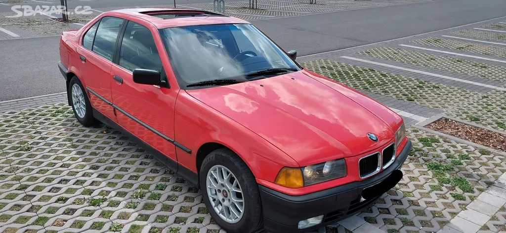 BMW E36 318i sedan
