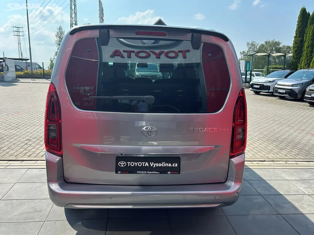 Toyota Proace City Verso, Long 1,2i 110PS Family 7Míst - fotka 4