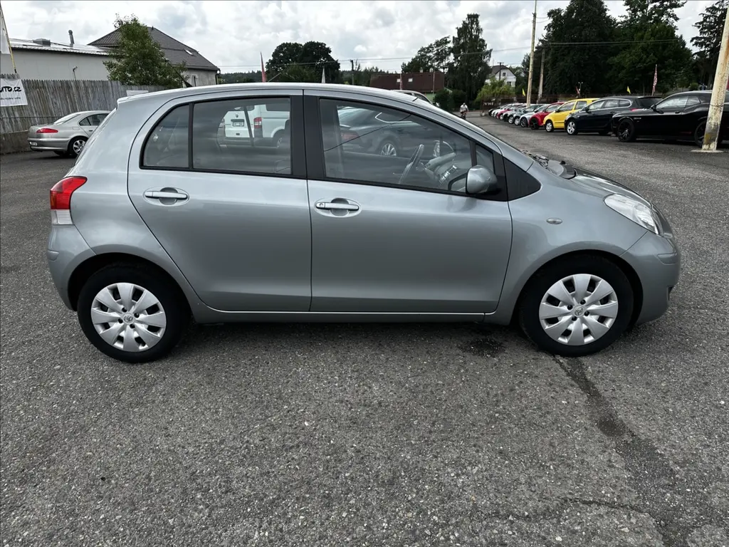 Toyota Yaris, 1,3 i-MÁLO KM-KLIMA-CEBIA - fotka 6
