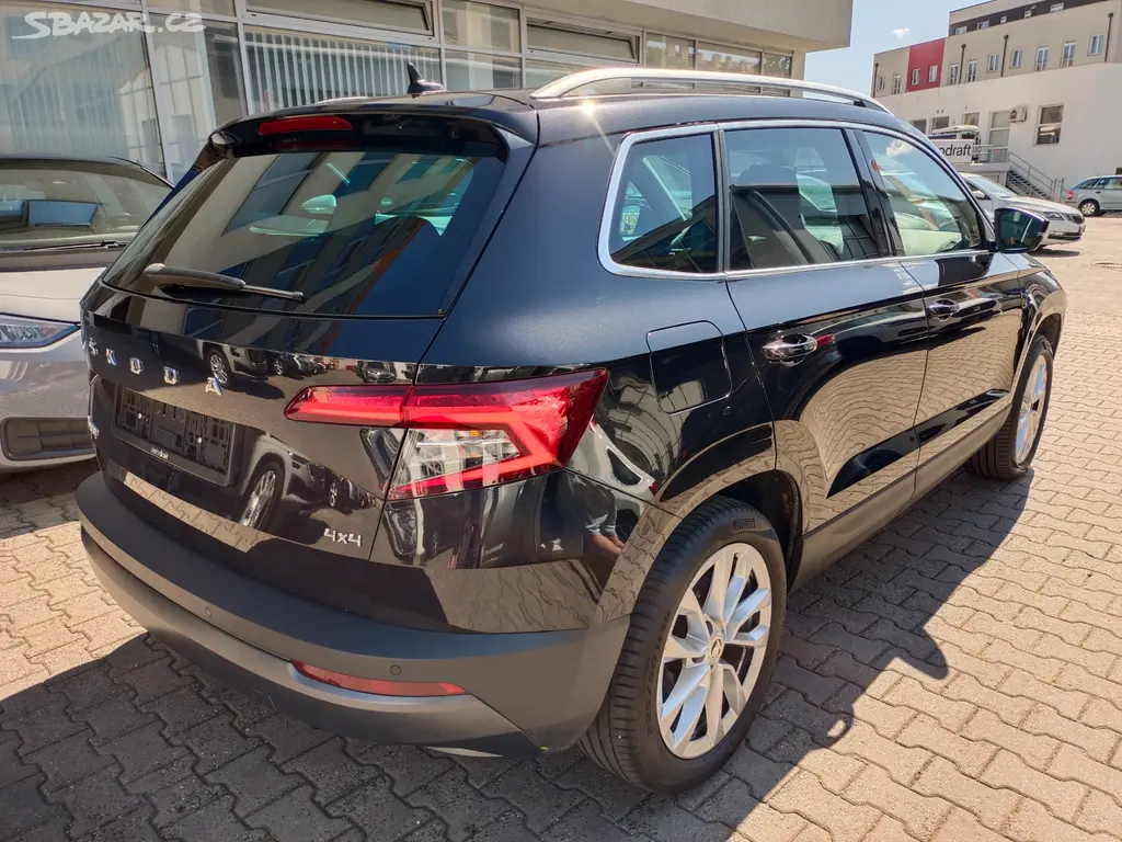 Škoda Karoq 2.0 TDI 110kW 4x4 DSG Style ACC - fotka 4