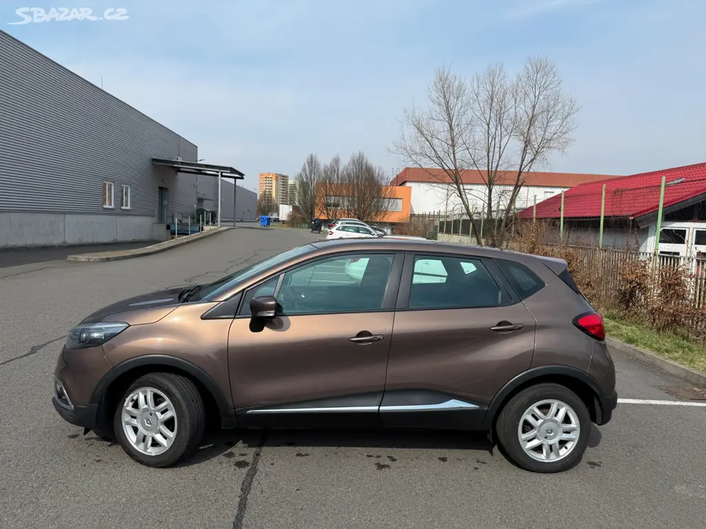 RENAULT CAPTUR 0,9 TCe 66kW - 2.maj ČR - 92700km - fotka 2