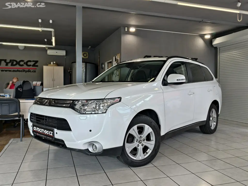 Mitsubishi Outlander, 2.2 DI-D 110kW A/T, 7MÍST, 4x4 - fotka 3