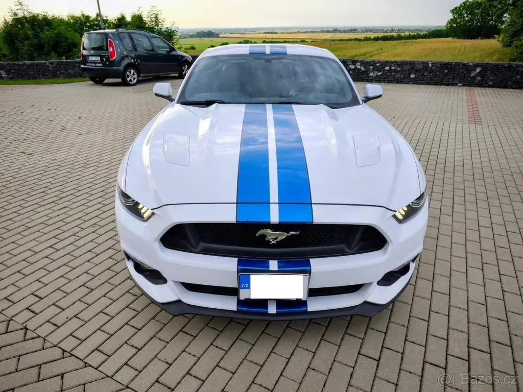 Ford Mustang 5,0 GT V8 - fotka 2