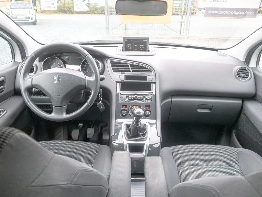Peugeot 5008 2.0HDI 110KW man 2x PNEU - fotka 5