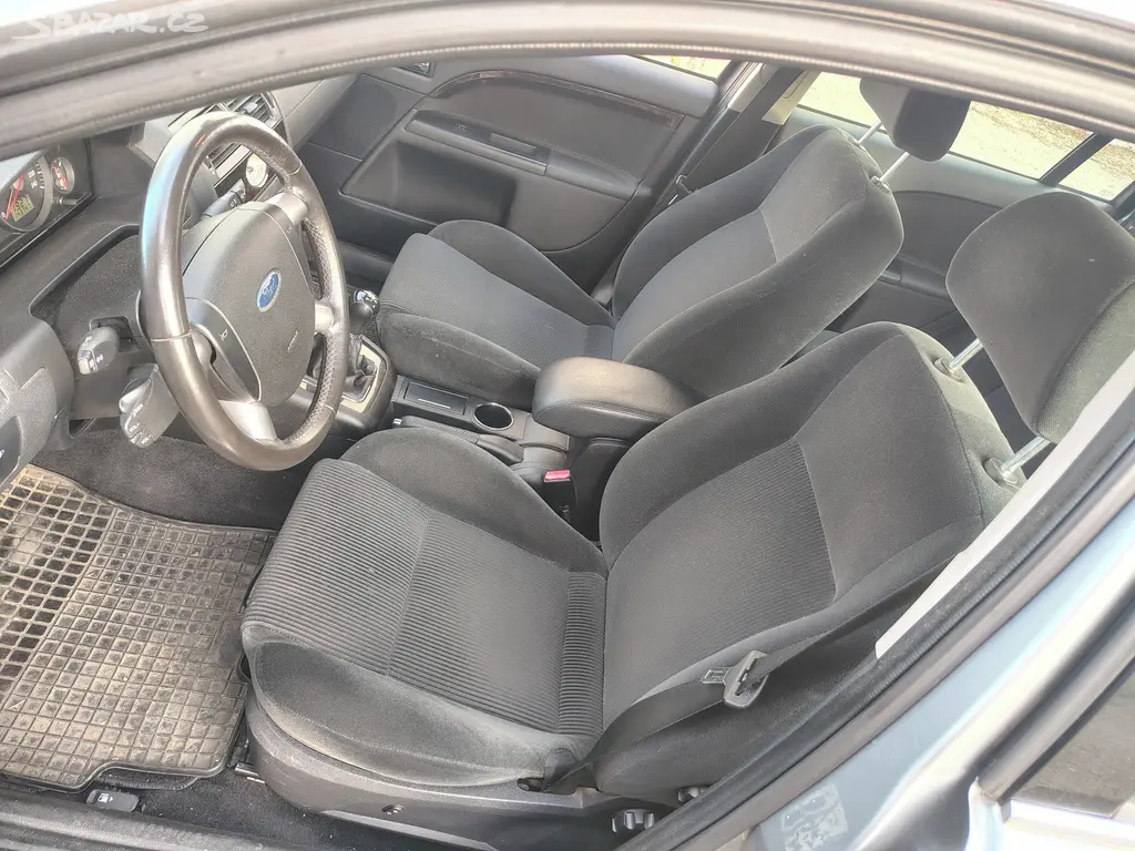 Ford Mondeo 2.5 V6 125kw - fotka 6
