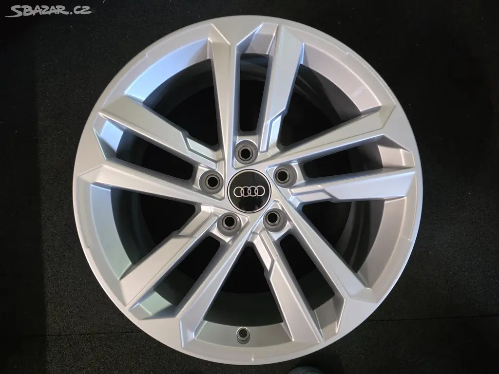 Audi A3 Alu kolo 17 8Y0601025E 1 Ks Originál