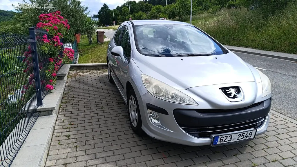 Peugeot 308 1.6 benzín r.v 2009 - fotka 2
