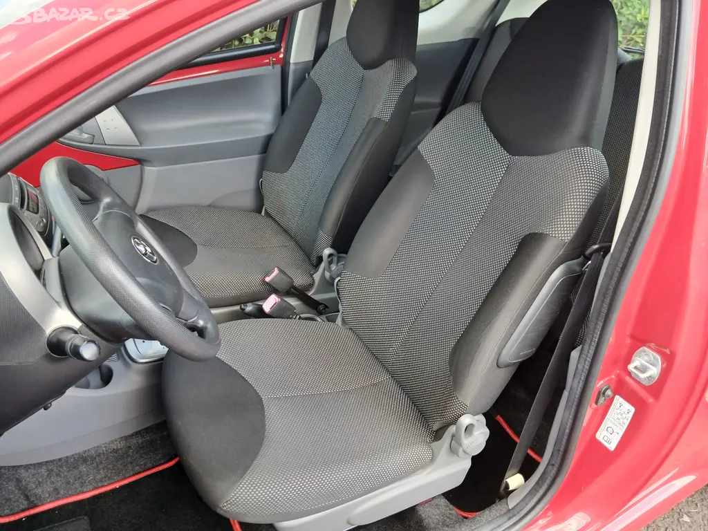 Toyota Aygo 1.0 VVTi Automat jen 70.000 Km - fotka 6