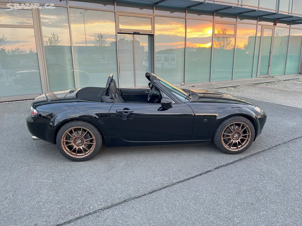 Mazda MX-5 NC 2.0, manuál, r.v. 2006 - fotka 2