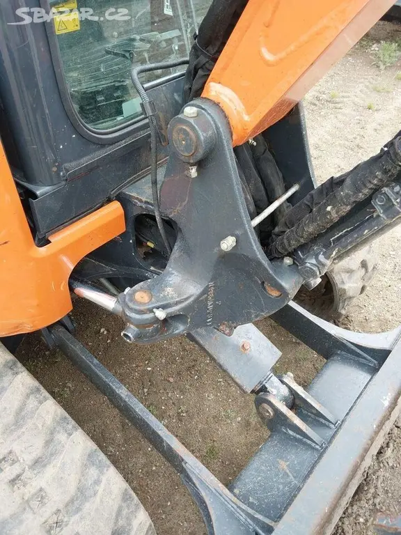 Hitachi ZAXIS 26U - fotka 2