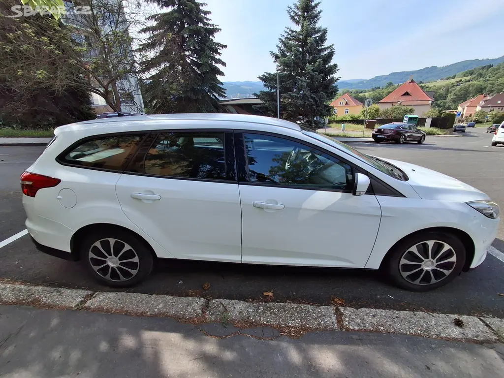 Ford Focus combi 1.5 TDCI NAVI - fotka 6