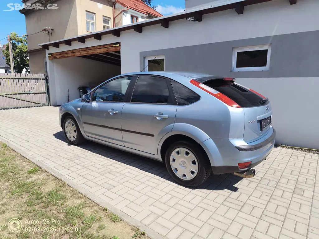 Ford Focus 1.6i-74kw benzín - fotka 3