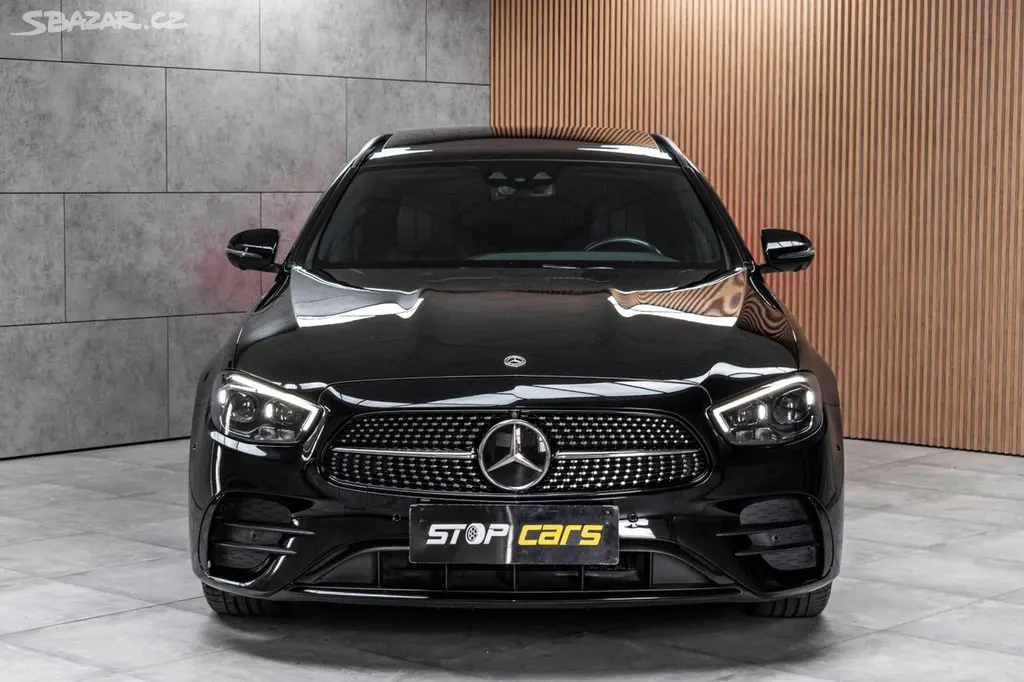 Mercedes-Benz Třídy E, E 220d AMG*4MATIC*TAŽNÉ*ACC*ČR - fotka 2