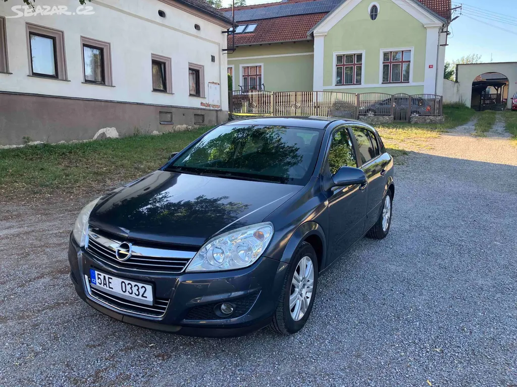 Opel Astra H 1.7 CDTI - fotka 2