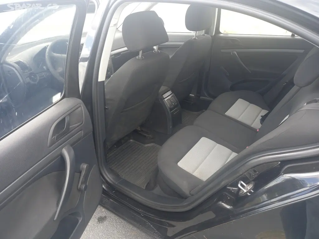ŠKODA OCTAVIA II 1.6 FSI 85 KW - fotka 6
