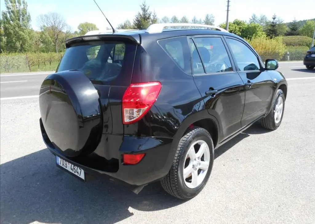 Toyota Rav4 2,0 VVTi 112kW CZ Serviska 4x4 benzín - fotka 3