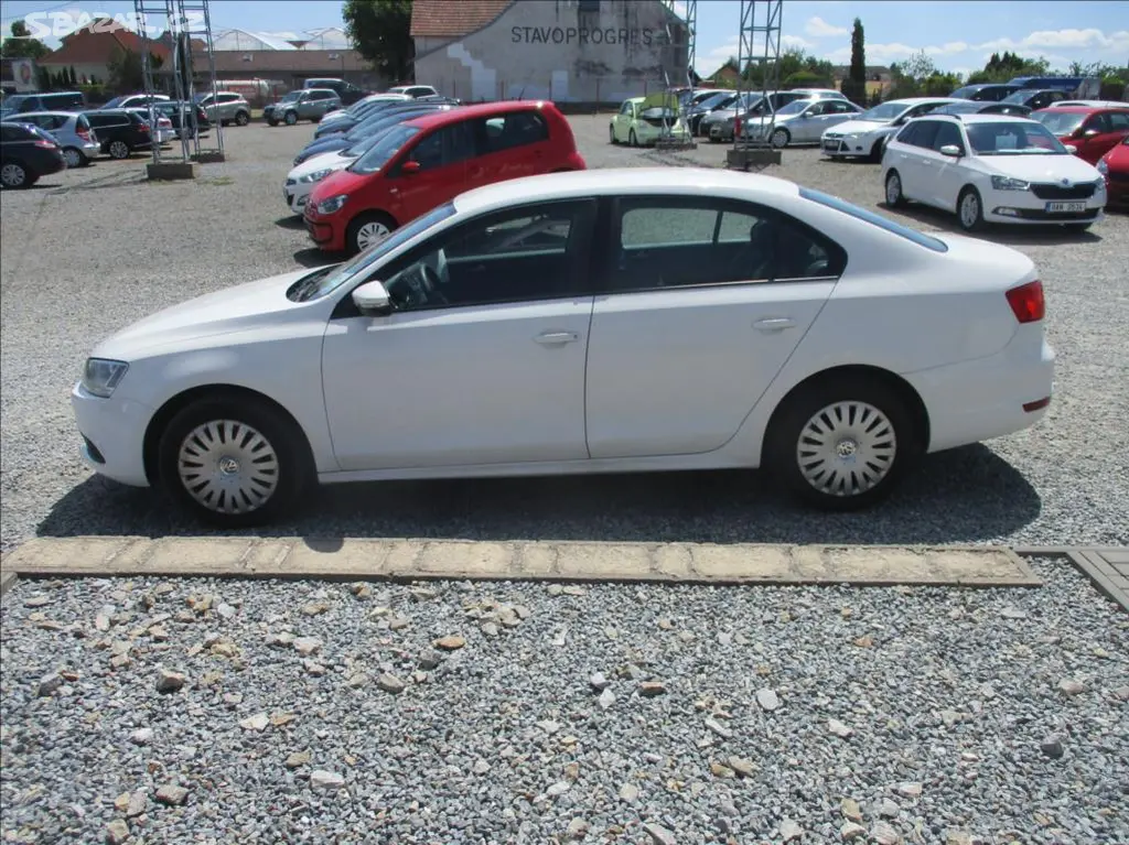 Volkswagen Jetta, 1,6 TDI,klima,servis,1.maj,CZ, - fotka 4