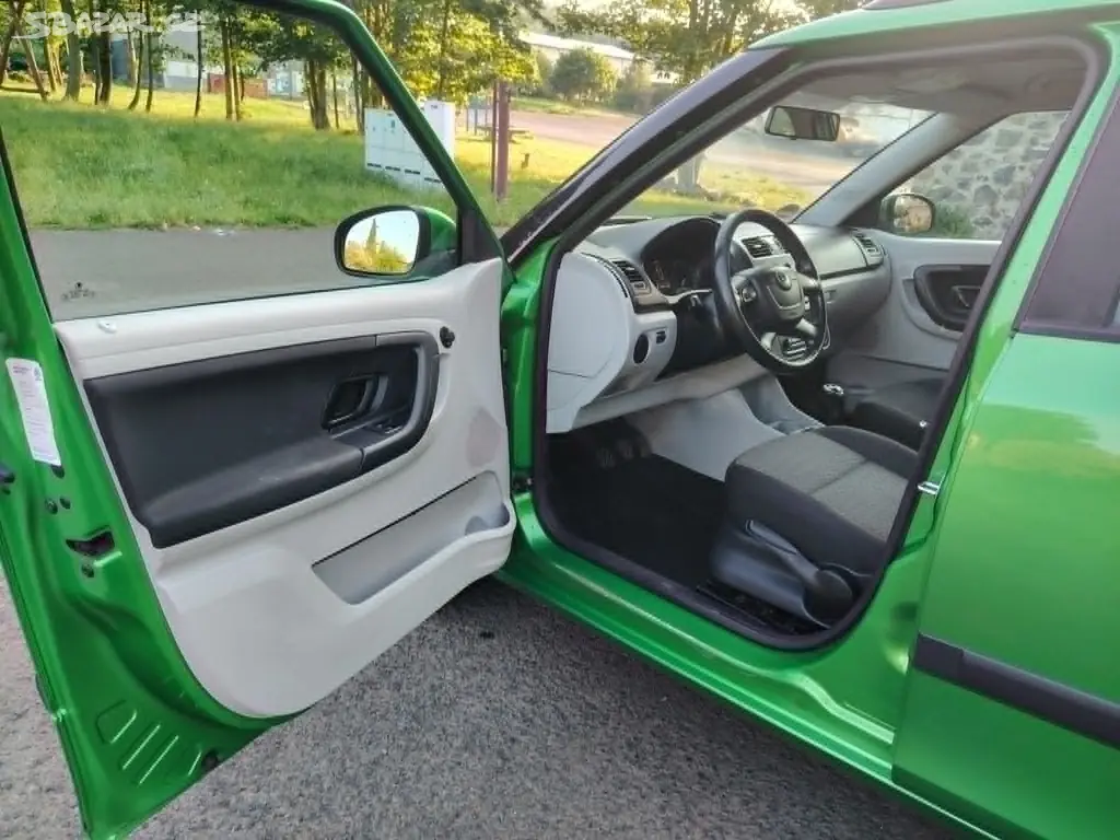 prodám Škodu Fabii 2 kombi 1.2 TSI 63kw ,r.v. 2012 - fotka 5
