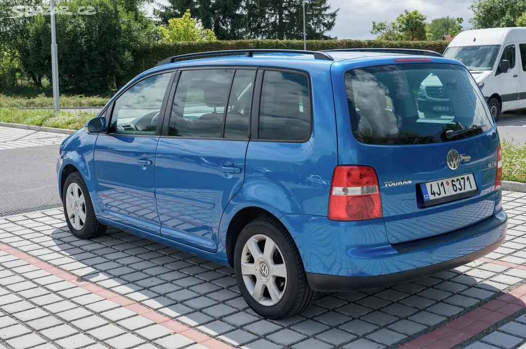 Prodám VW Touran 1.6 FSI 85 kW, 7 míst, STK 2028 - fotka 4