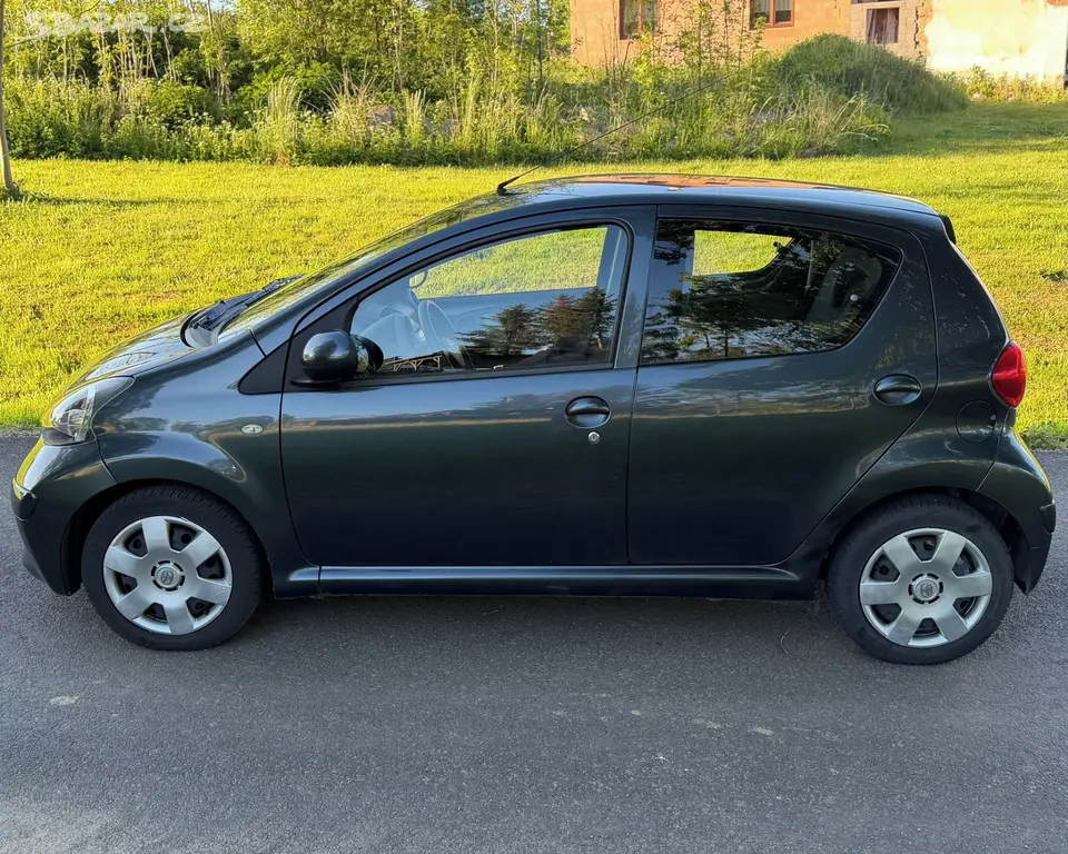 Toyota Aygo 1.0 50KW, Klimatizace - fotka 3