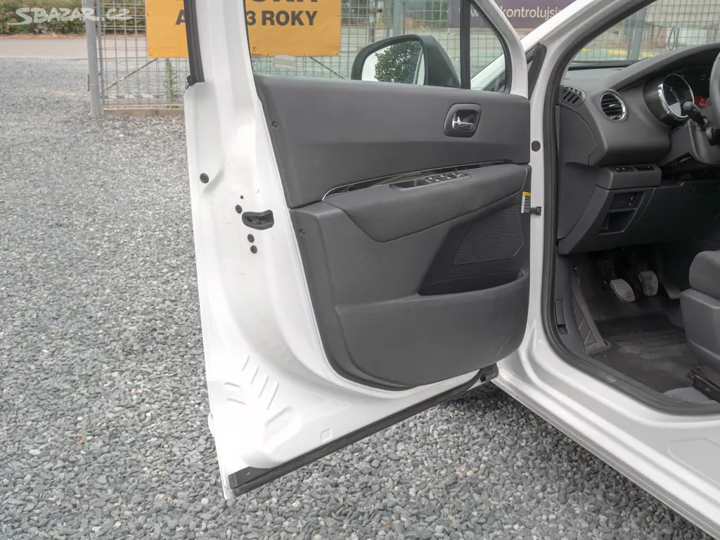 Peugeot 5008 2.0HDI 110KW man 2x PNEU - fotka 4