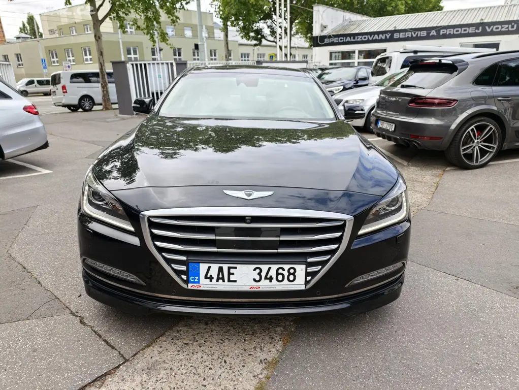 Hyundai Genesis, V6 GDi 3,8 HTrac CZ,1 maj - fotka 3