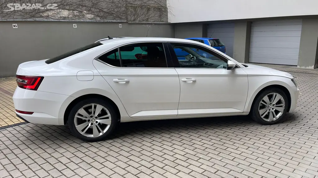 ŠKDOA SUPERB 110kW DSG ČR DPH NAJETO jen 162000 km - fotka 5