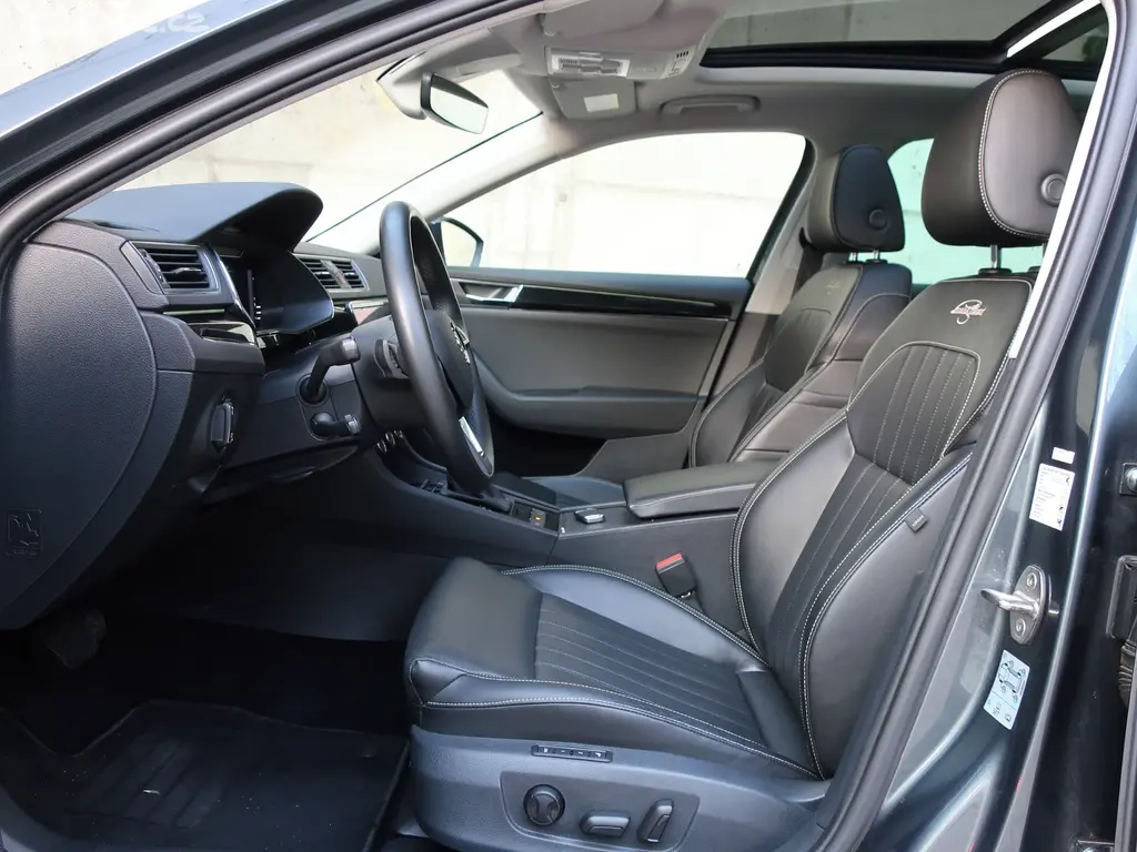 ŠKODA SUPERB 3 LAURIN 4X4/2.0TSI-272PS/FACE/VIRTUA - fotka 6