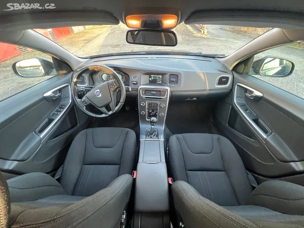 PRONÁJEM VOLVO V60 1.6 TDi - fotka 6