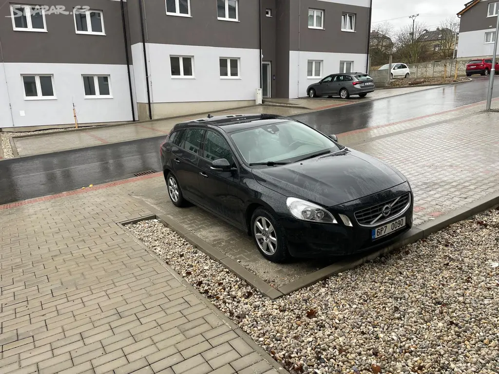 PRONÁJEM VOLVO V60 1.6 TDi