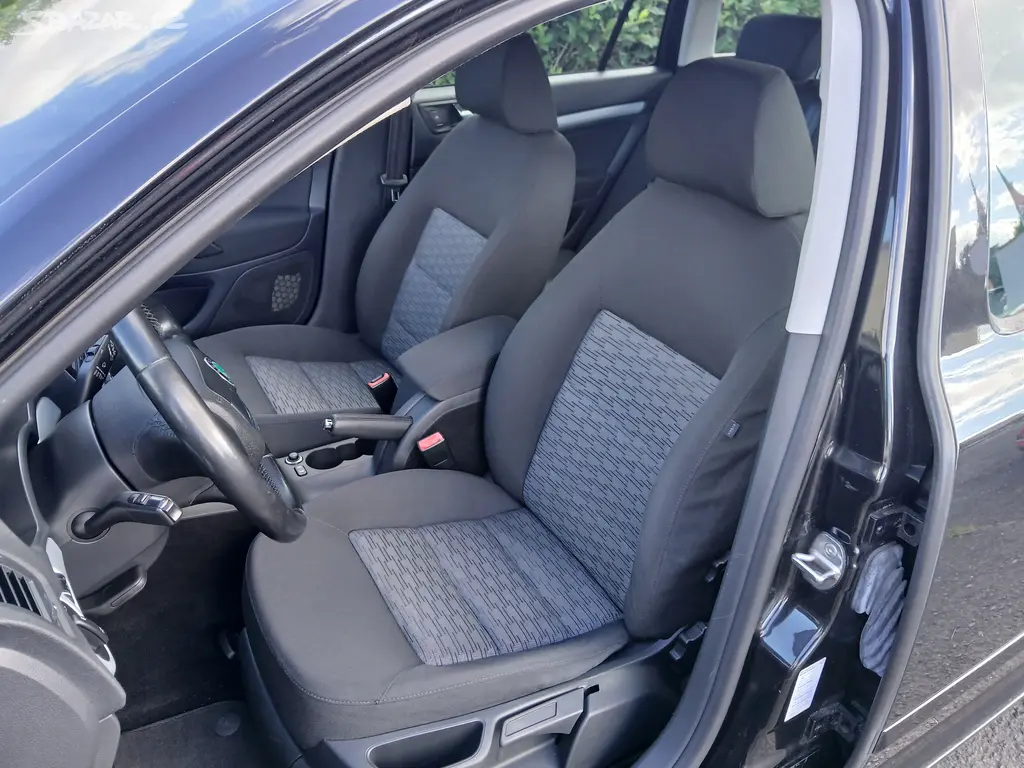 Škoda Octavia Com 1.6 TDi 4x4 serviska - fotka 6