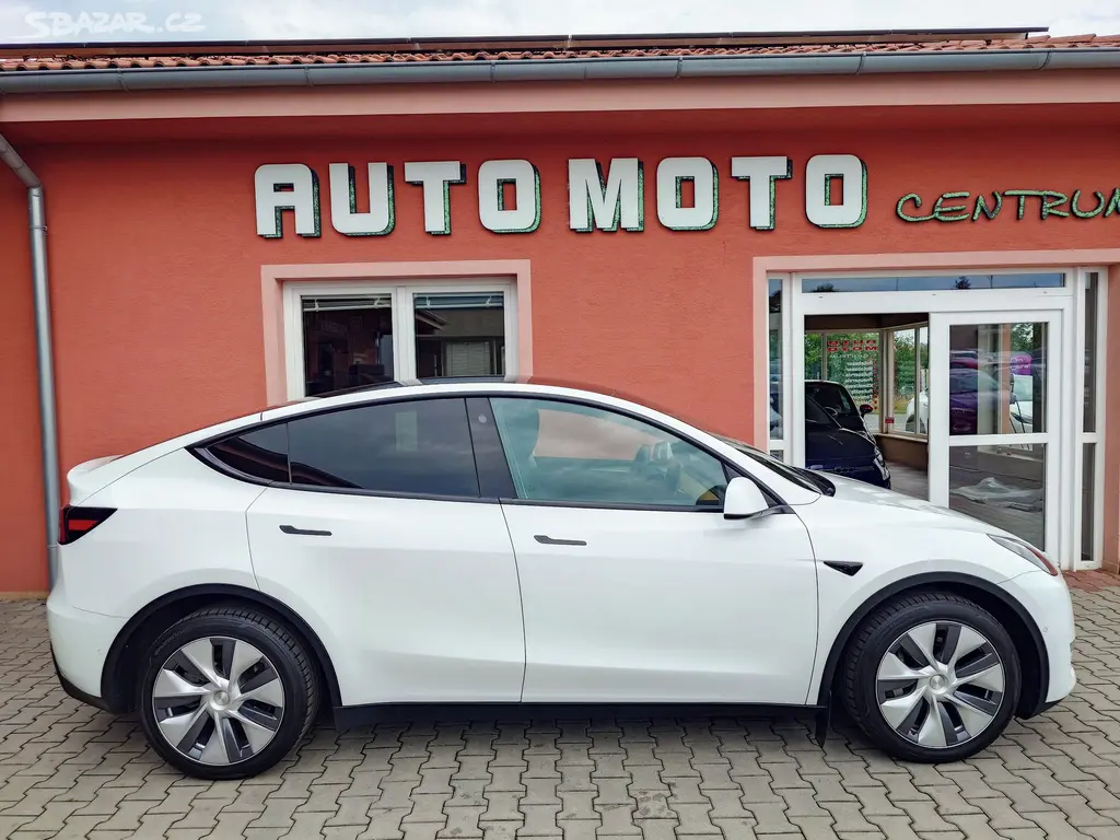 Tesla Model Y, Long Range Dual Motor 378 kW S - fotka 2