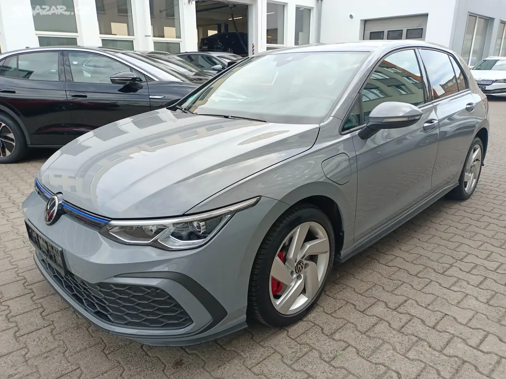 Volkswagen Golf 8 GTE 1.4 TSI Hybrid 150kW DSG - fotka 4
