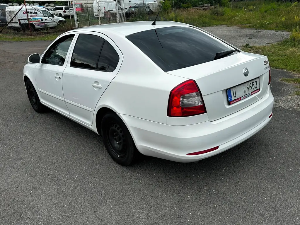 Škoda OCtavia II 1.6TDi 77kw, r.2010, stk, klima - fotka 4
