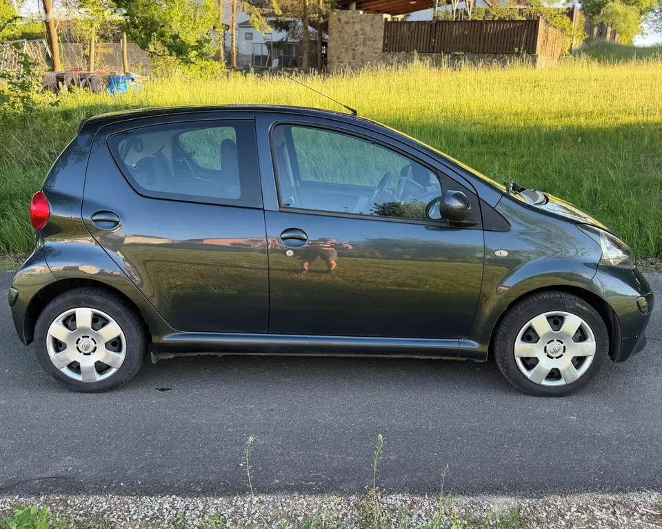 Toyota Aygo 1.0 50KW, Klimatizace - fotka 4