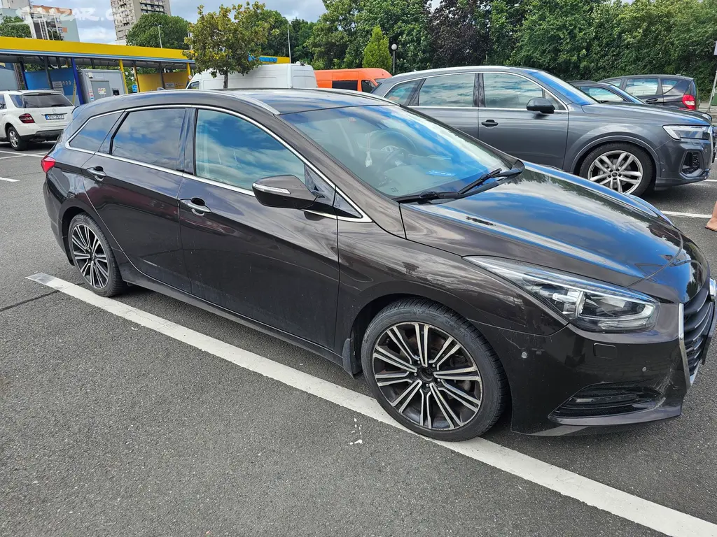 Hyundai i40 Kombi na opravu